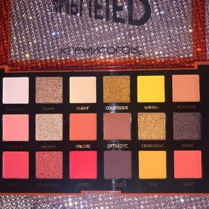 Amplified eyeshadow palette